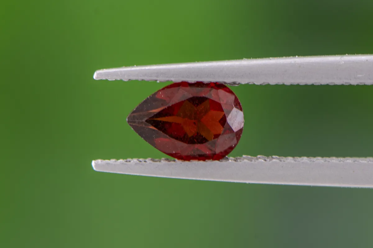 Granat 7x5 mm