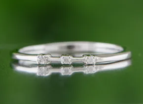 Elegancki Srebrny Pierścionek z Diamentami