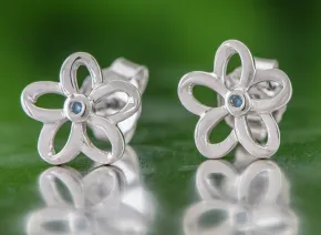 Kolczyki z niebieskimi diamentami