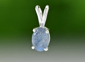 Elegancka srebrna zawieszka z labradorytem