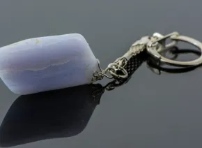 Brelok z chalcedonem